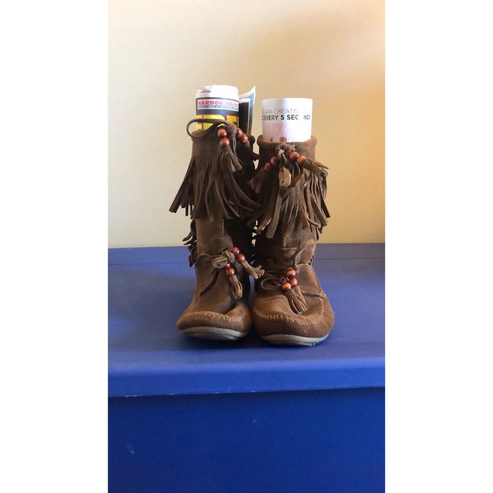 Minnetonka Boots fringe and beads Sz 10